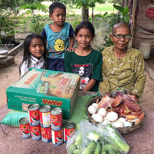 A Emergency family food pack